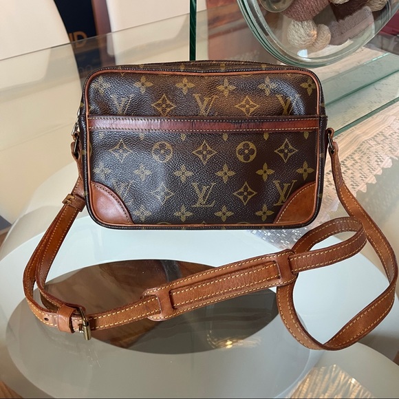 Louis Vuitton Handbags - Louis Vuitton bag 💯% authentic!!